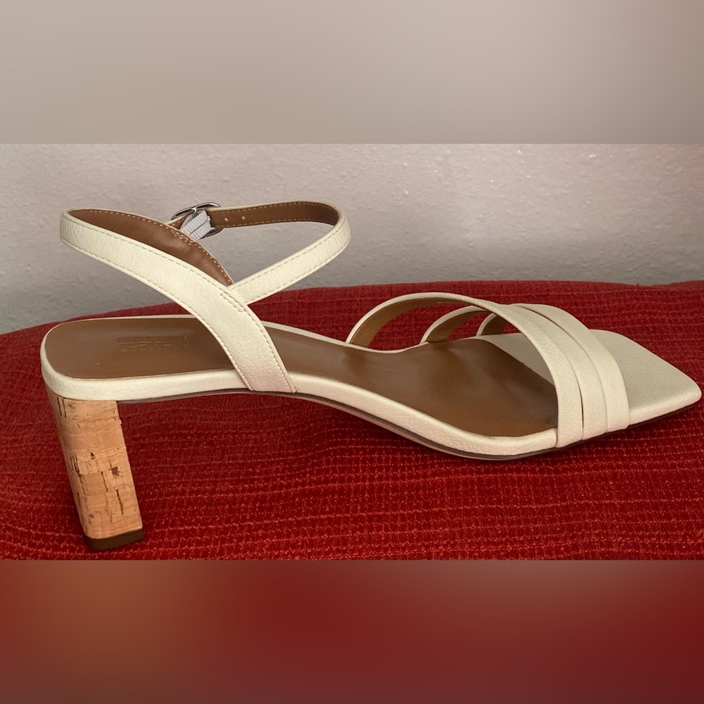 NWT.. WOMENS STRAPPY CORK HEEL SANDALS - Picture 15 of 16